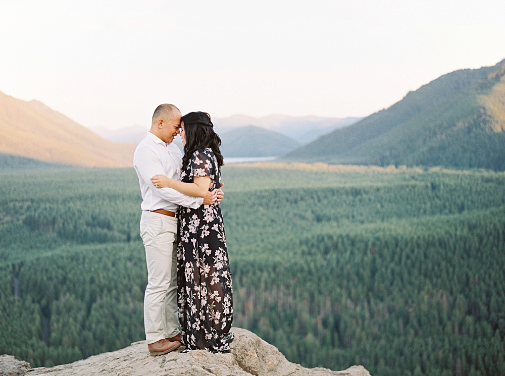 Rattlesnake Ridge Engagements, Seattle Wedding Photographer, Callie Manion Photography, www.calliemanionphotography.com