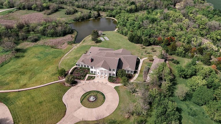 Drone photo of Milestone mansion wedding in Dallas, Texas, Southern wedding photography